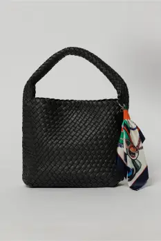 Geanta neagra din piele ecologica impletita accesorizata cu esarfa imagine