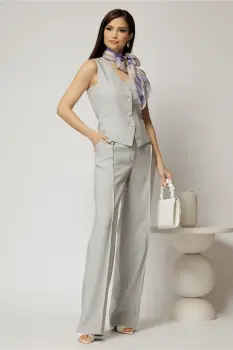 Pantaloni DY Fashion gri cu pliu din talie si banda cu nasture imbracat imagine