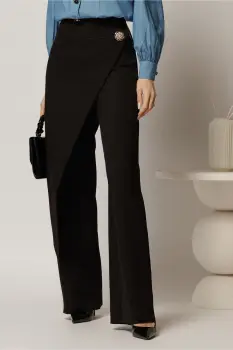 Pantaloni negri cu aplicatie petrecuta imagine