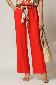 Pantaloni rosii din viscoza cu croi lejer si cordon cu print imagine