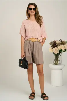 Pantaloni scurti maro din in cu croi lejer si curea in talie imagine