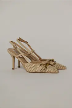 Pantofi bej cu finisaj impletit si accesoriu auriu imagine