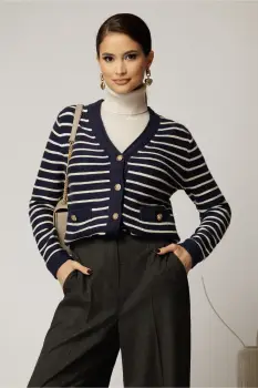 Pulover bleumarin cu dungi albe si inchidere cu nasturi imagine