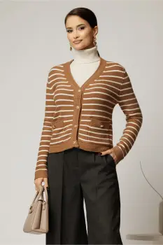 Pulover maro cu dungi albe si inchidere cu nasturi imagine