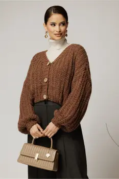 Pulover scurt maro tricotat lejer imagine