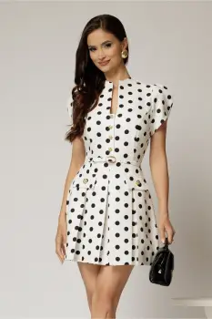 Rochie DY Fashion alba cu buline negre cu fusta scurta cu pliuri si decolteu imagine