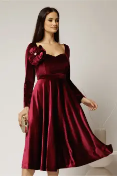 Rochie DY Fashion din catifea bordo cu decolteu inima si accesoriu la bust imagine