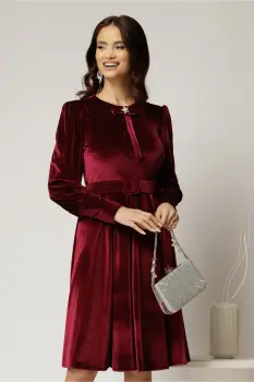 Rochie DY Fashion din catifea bordo cu funda si brosa la guler imagine