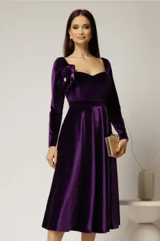 Rochie DY Fashion din catifea mov cu decolteu inima si accesoriu la bust imagine