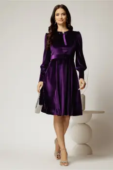 Rochie DY Fashion din catifea mov cu funda si brosa la guler imagine