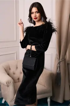 Rochie DY Fashion eleganta din catifea neagra cu pene la umeri imagine