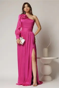 Rochie DY Fashion fucsia pe un umar cu detaliu floral amplu din voal peliculizat imagine