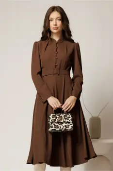 Rochie DY Fashion maro din triplu voal cu nasturi pe bust si curea in talie imagine