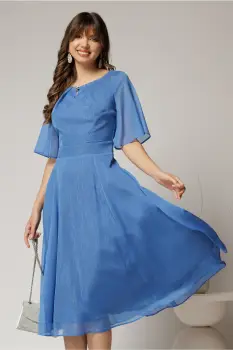 Rochie DY Fashion midi bleu din voal in clos cu fir lurex si accesoriu la decolteu imagine