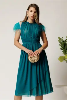 Rochie DY Fashion midi din tull turcoaz in clos cu pene la umeri imagine