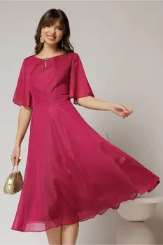 Rochie DY Fashion midi magenta din voal in clos cu fir lurex si accesoriu la decolteu imagine