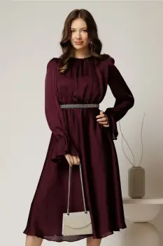 Rochie DY Fashion midi mov pruna din voal satinat in clos cu perle in talie imagine