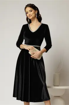 Rochie DY Fashion neagra din catifea cu decolteu in V si talia cu perle imagine