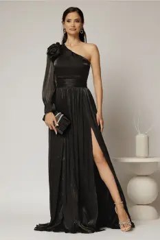 Rochie DY Fashion neagra pe un umar cu detaliu floral amplu din voal peliculizat imagine