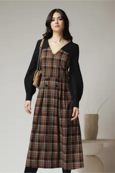 Rochie DY Fashion office din stofa maro cu carouri si maneci negre imagine