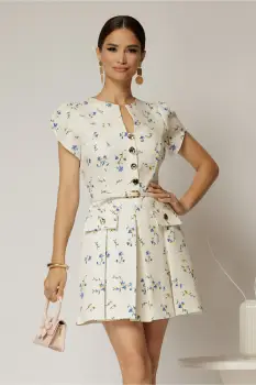 Rochie DY Fashion scurta alba cu floricele si fusta cu pliuri imagine