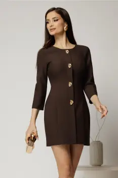 Rochie DY Fashion scurta maro din stofa cu croi cambrat si nasturi decorativi imagine