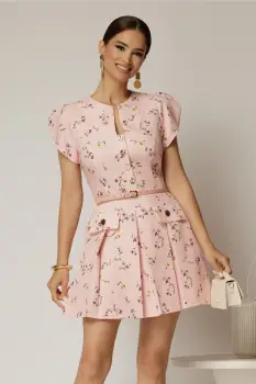 Rochie DY Fashion scurta roz cu floricele si fusta cu pliuri imagine