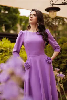 Rochie LaDonna office din stofa lila cu flori maxi pe buzunare imagine