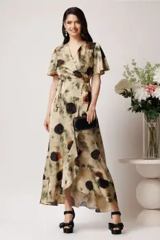 Rochie lunga bej cu buline negre din satin cu croi petrecut imagine