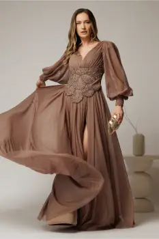 Rochie lunga bej de seara din tull cu corset cu strassuri aplicate imagine