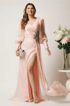 Rochie lunga roz din voal plisat cu strasuri in talie imagine