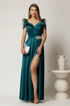 Rochie lunga verde din tafta cu accesoriu in talie si pene la umeri imagine