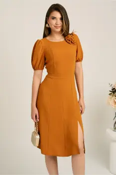 Rochie midi galben mustar din crep in clini cu floare la bust- Moze imagine