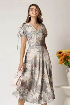 Rochie midi gri din viscoza cu flori albe in clos cu maneci scurte imagine