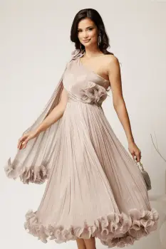 Rochie midi ivory din voal satinat cu volanase la baza si flori in talie si pe umar imagine