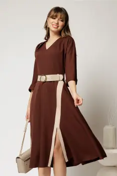 Rochie midi maro clos cu slit pe fusta imagine