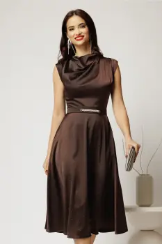 Rochie midi maro de ocazie din satin cu pietricele mici si curea eleganta imagine