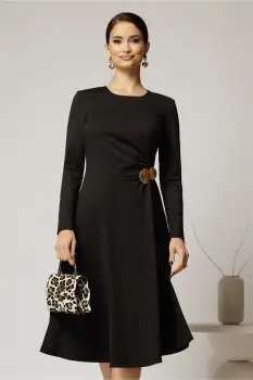 Rochie midi neagra clos cu accesoriu auriu in talie si pliuri imagine