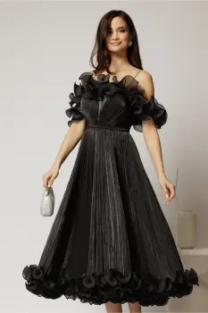 Rochie midi neagra in clos din voal satinat cu volanase la bust si la baza imagine