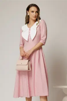 Rochie midi roz cu buline si guler amplu croi clos imagine