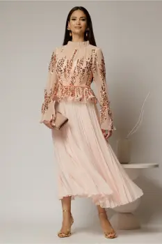 Rochie midi roz de seara din voal plisat cu perle si paiete imagine