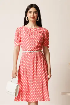 Rochie midi roz din viscoza in clos cu buline si curea in talie imagine