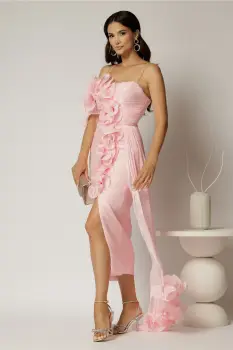 Rochie midi roz din voal peliculizat cu croi conic si volanase imagine