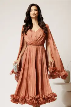 Rochie midi roz din voal satinat in clos cu maneci ample si curea din strasuri in talie imagine