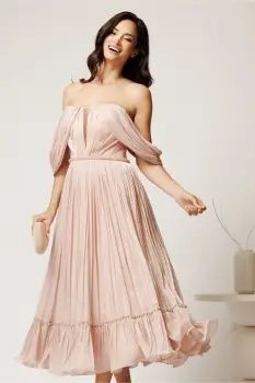 Rochie midi roz in clos din voal satinat cu aplicatii cazute pe umeri imagine