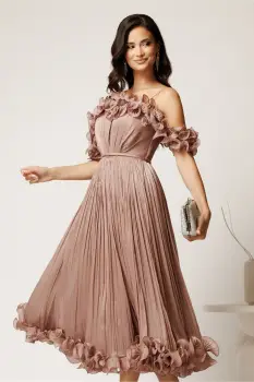 Rochie midi roz in clos din voal satinat cu volanase la bust si la baza imagine