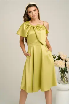 Rochie Moze eleganta din satin verde cu funda la bust si bretea cu perle imagine