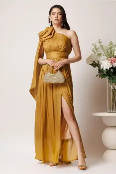 Rochie Moze lunga din voal galbena cu floare maxi pe umar imagine