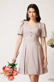 Rochie Moze scurta din brocard bej cu nasturi decorativi imagine