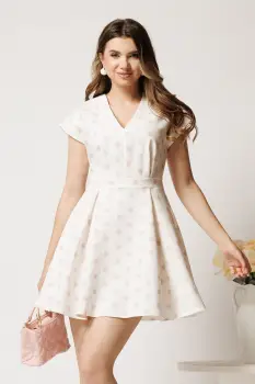 Rochie scurta alba din stofa in clos cu buline roz si curea in talie imagine